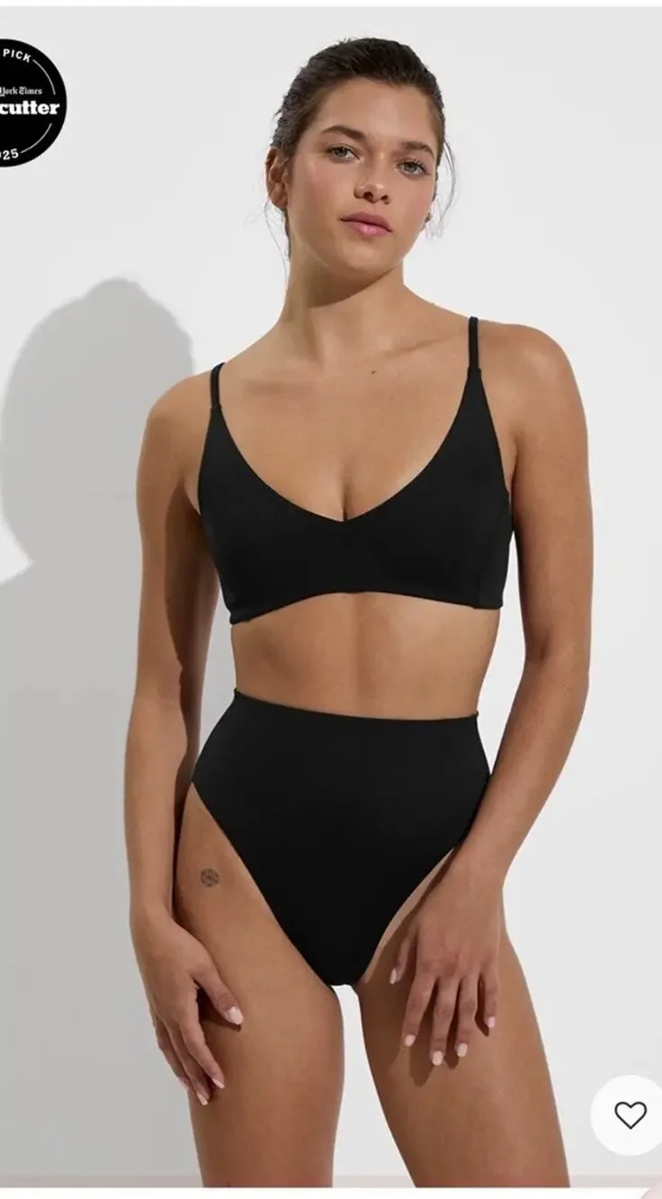 NEW! $110 LEFT ON FRIDAY SUNDAY BIKINI TOP Black SZ M NWT